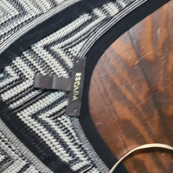 2PC Escada Ensemble - Picture 5 of 14